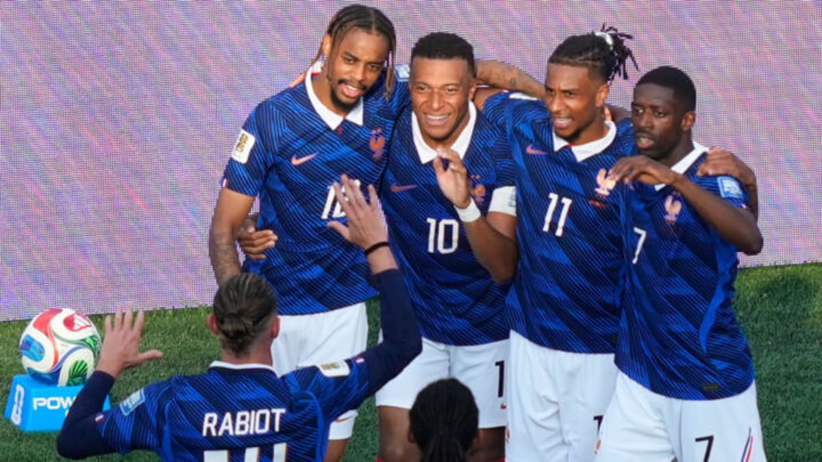 Mbappé Scores 6 Goals as France Advances to World Cup Round 16 - Image 4