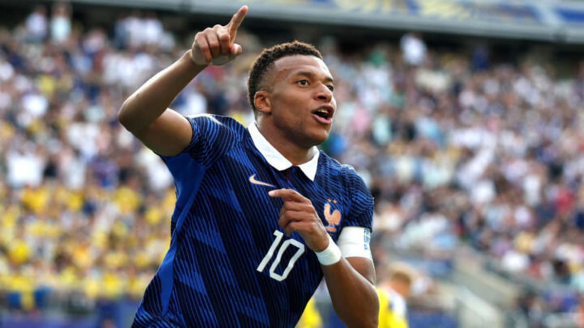 Mbappé Scores 6 Goals as France Advances to World Cup Round 16 - Image 3
