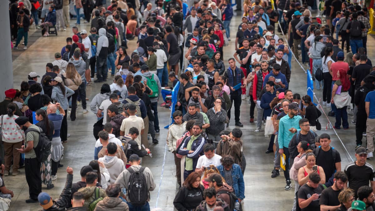 Spain Grants Legal Status to 1 Million Undocumented Migrants