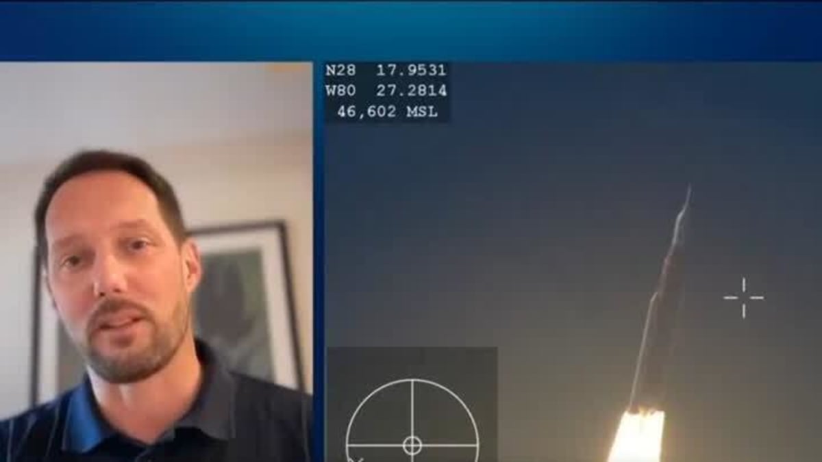 Artemis II Crew Leaves Earth Orbit for First Time in 54 Years - Image 3