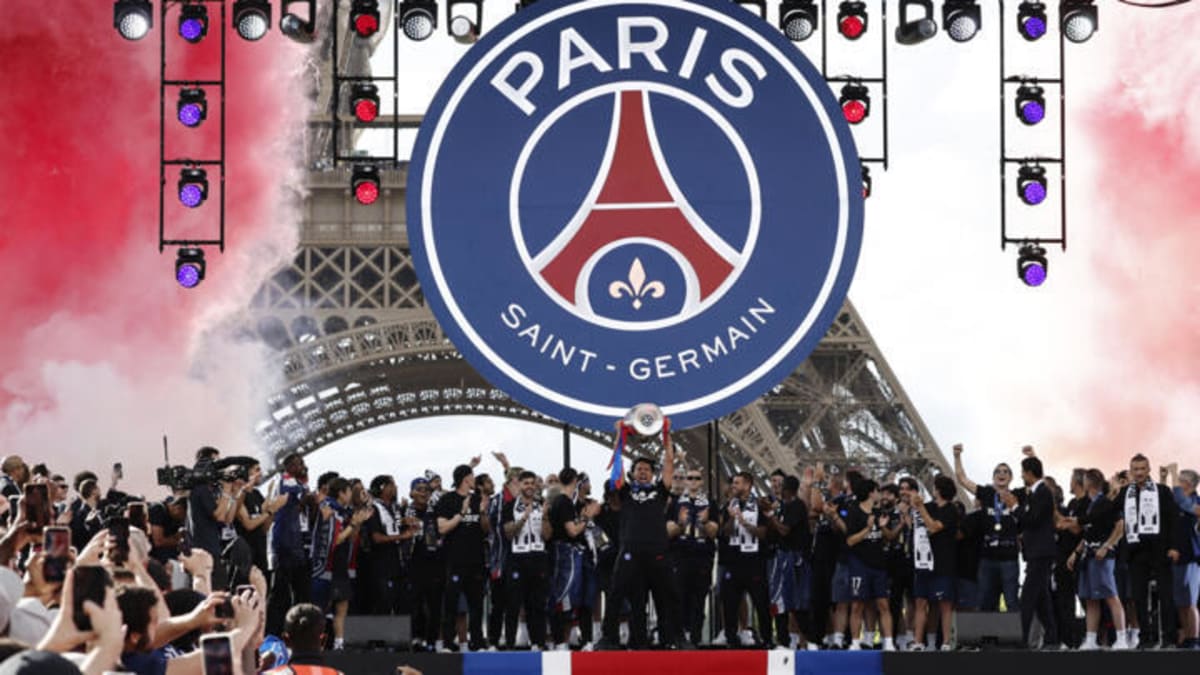 PSG Fans Pack Paris Stadium for Champions Title Party - Image 4