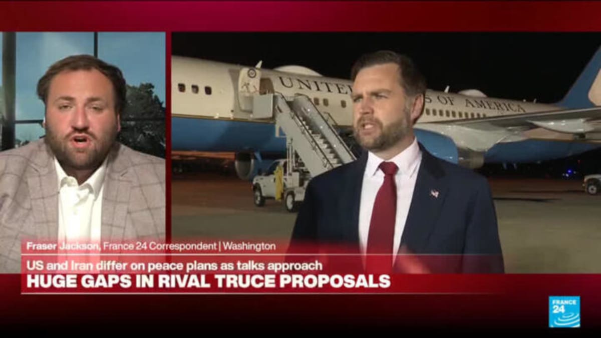 Pope Leo XIV Spins Basketball with Harlem Globetrotters - Image 4