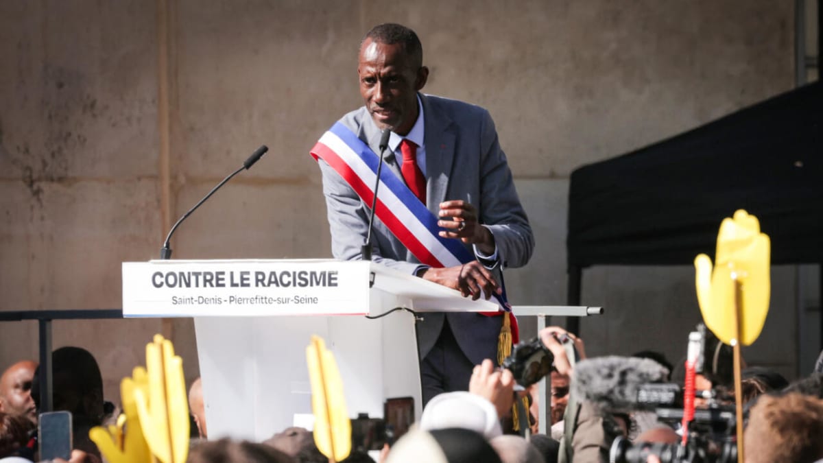 Thousands Rally in Saint-Denis for Black Mayor Facing Racism