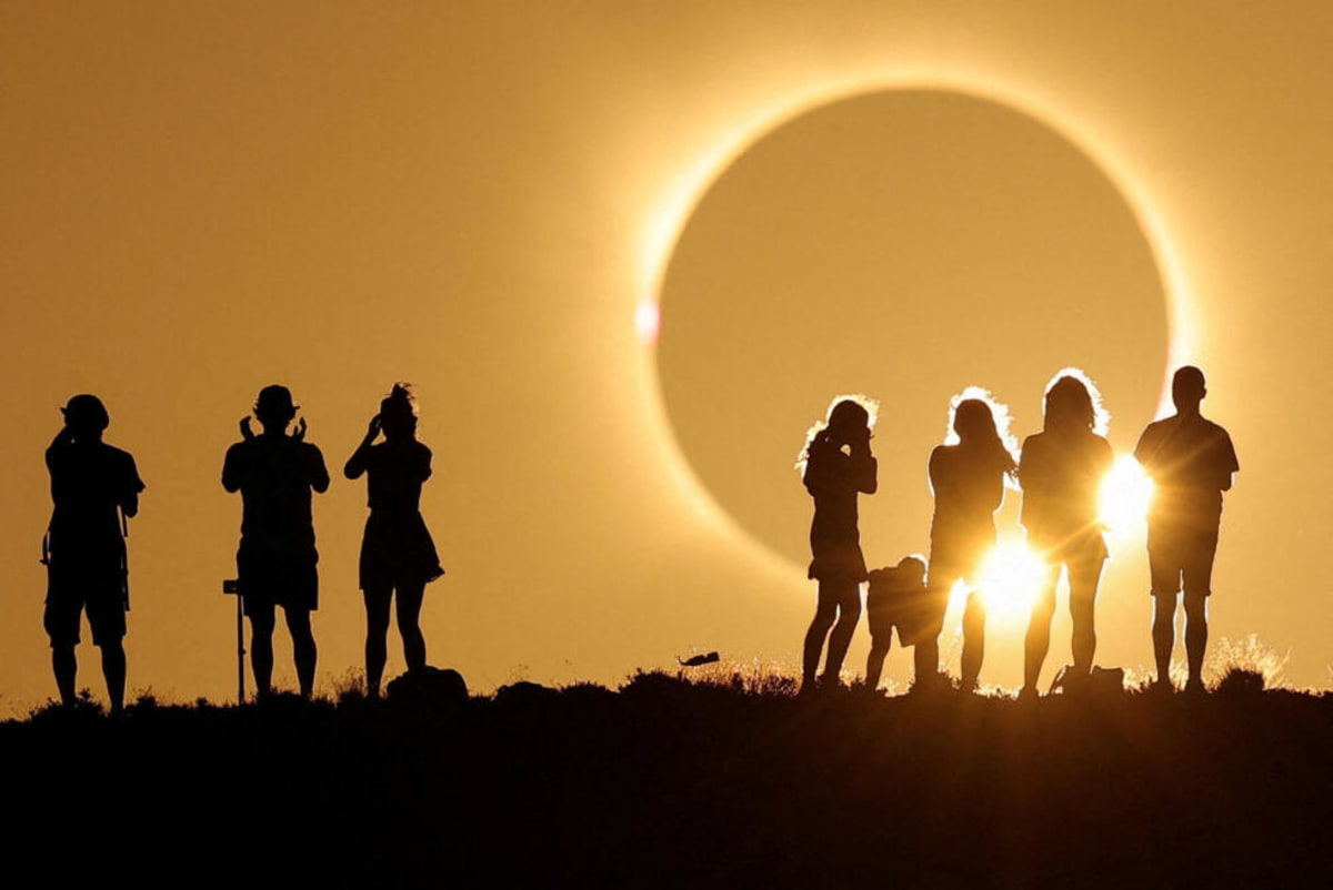Total Eclipse Wows Europe with Stunning Display - Image 4