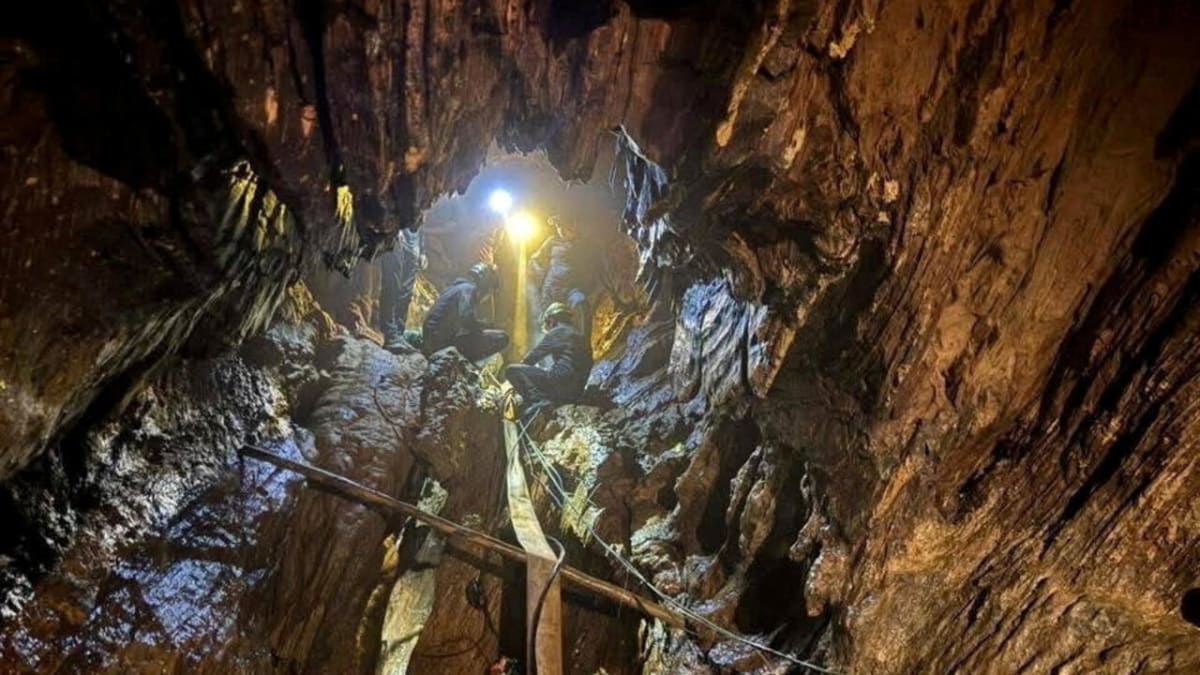 Rescuers Save First of Five Villagers Trapped in Laos Cave