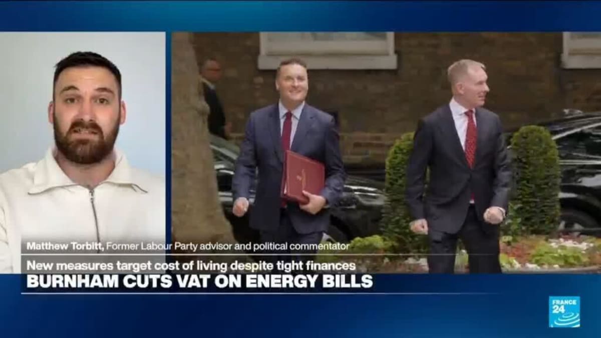 UK Cuts Pub Taxes 20% to Save Community Gathering Spots - Image 4