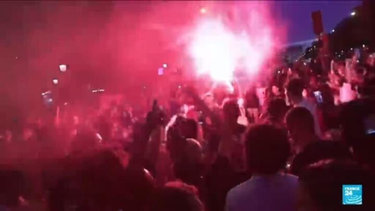 PSG Fans Pack Paris Stadium for Champions Title Party - Image 5