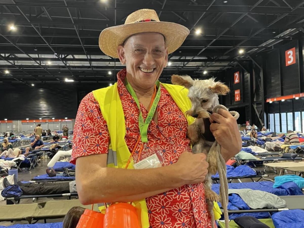 500 Volunteers Turn Evacuation Center Into Community Haven - Image 5