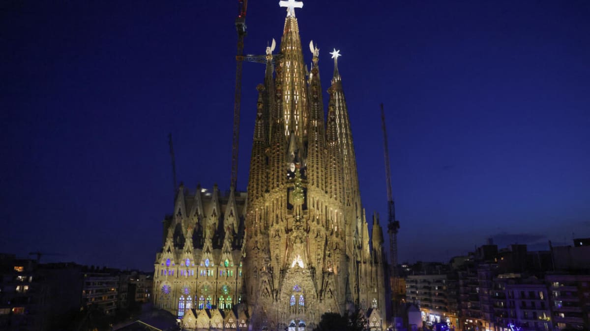 Sagrada Familia Becomes World's Tallest Church After 144 Years