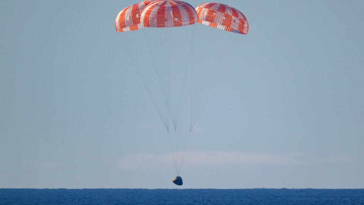 NASA's Artemis II Crew Returns Safely After Moon Flyby - Image 2