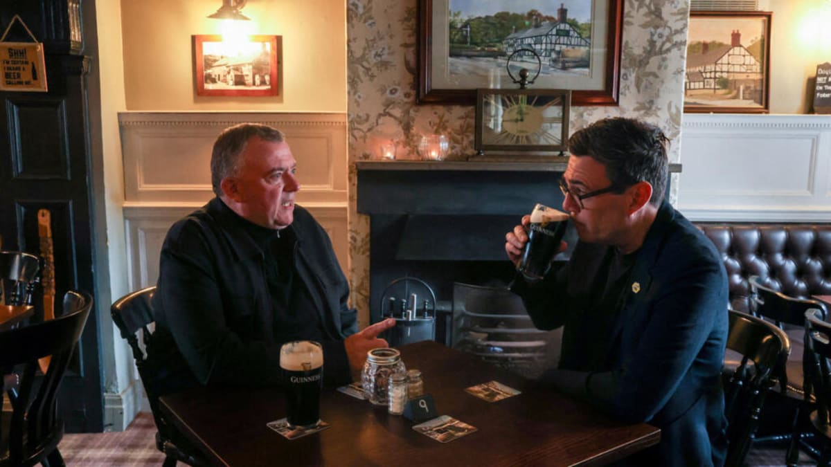UK Cuts Pub Taxes 20% to Save Community Gathering Spots - Image 2