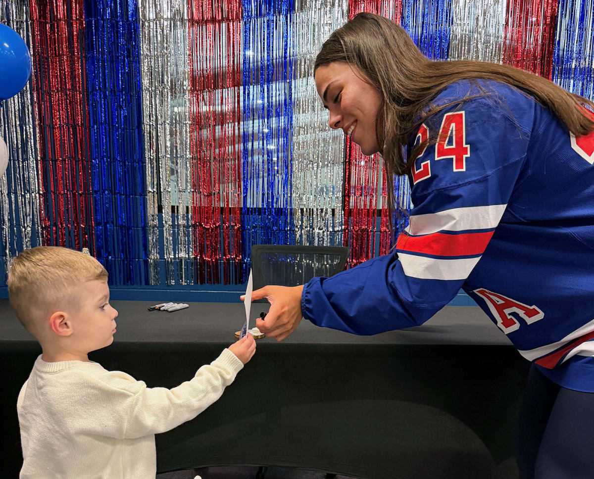 Olympic Gold Medalist Returns to Illinois Rink Where She Trained