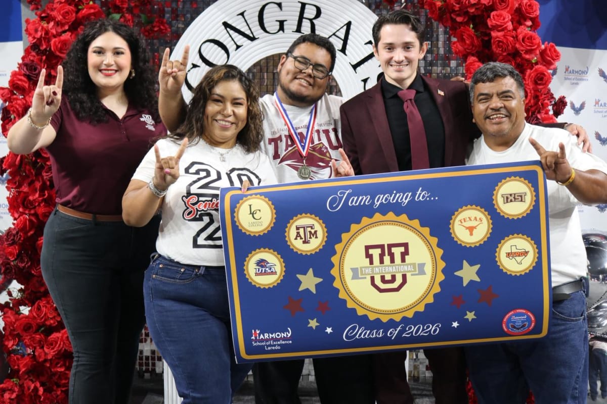 Laredo Seniors Celebrate College Plans at School Pep Rally