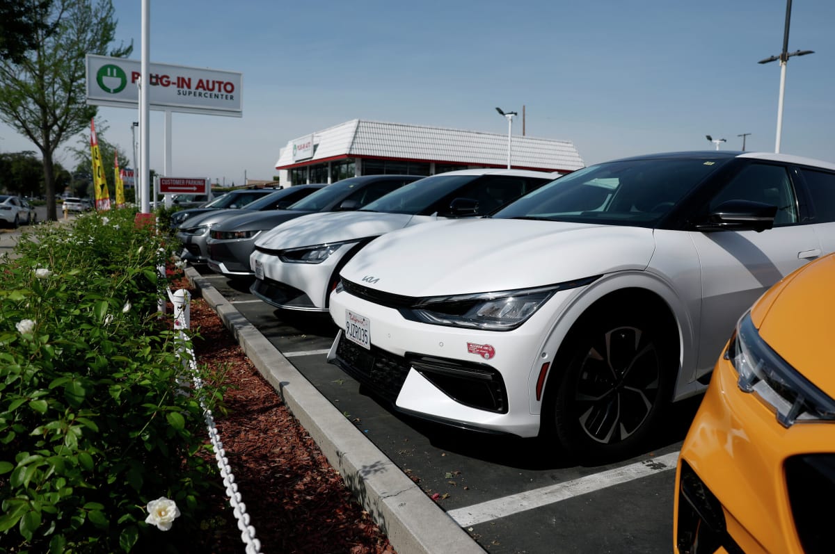 California Offers $3,500 Rebates for First Electric Cars