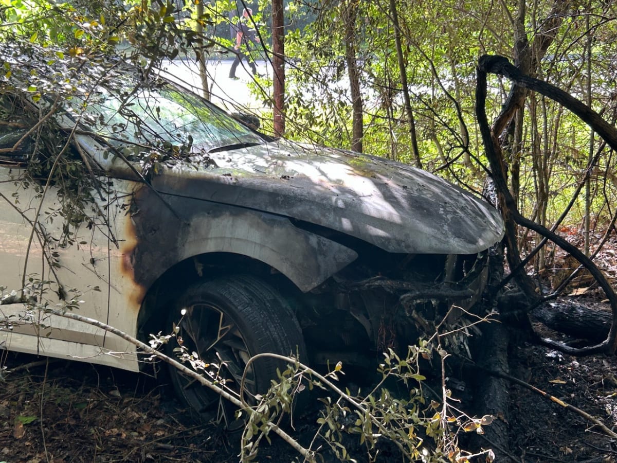 Police officer and good Samaritan rescue child from burning vehicle in Beaumont Texas