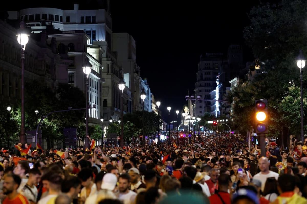 Million Fans Welcome Spain's World Cup Champions Home - Image 4