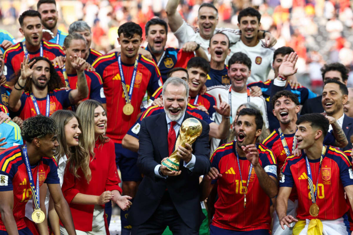 Million Fans Welcome Spain's World Cup Champions Home - Image 3