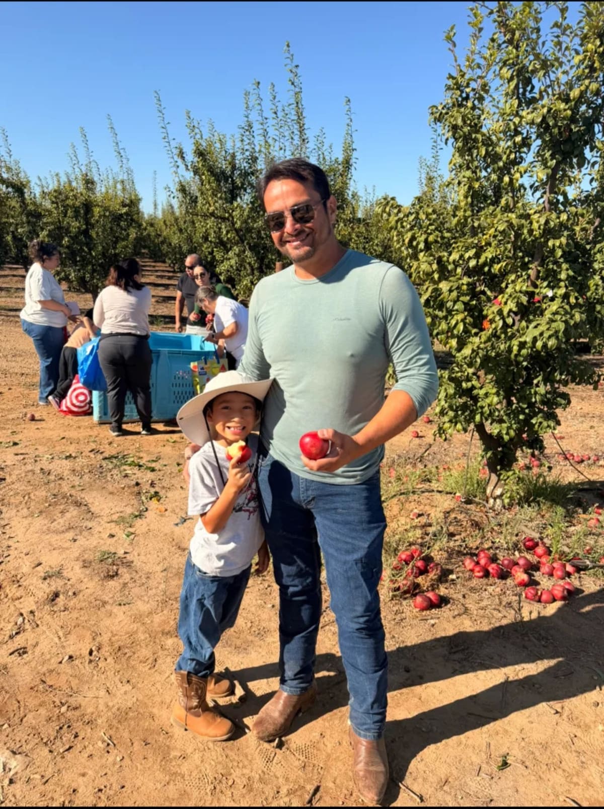 California Farmer Gives Away 125,000 Pounds of Nectarines - Image 3