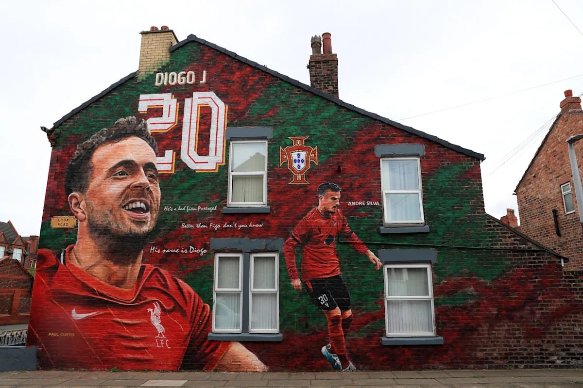 Man United Fans Plan Tribute for Rival Liverpool Player