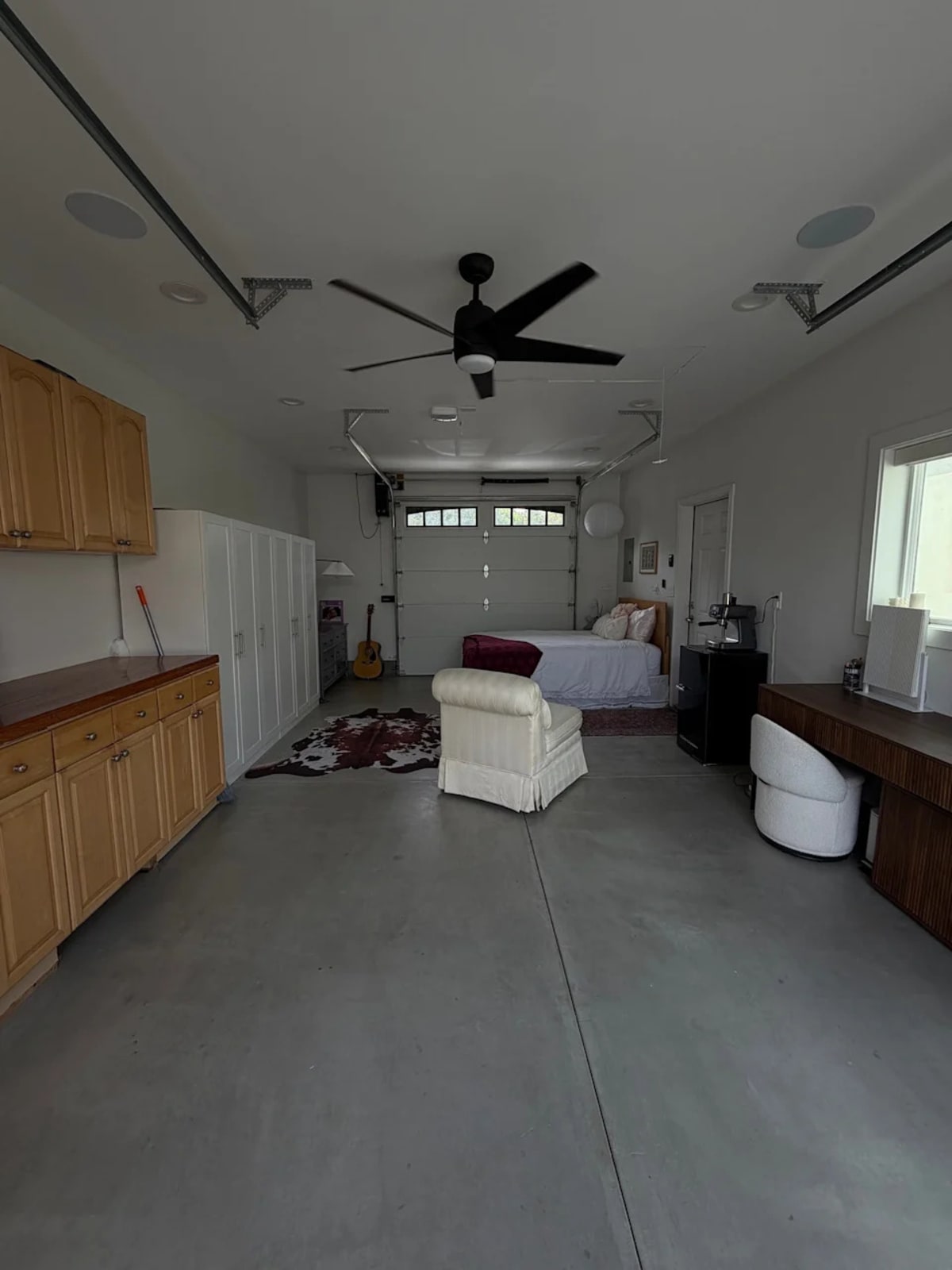 22-Year-Old Turns Garage Into Bedroom for Her Grandparents - Image 5