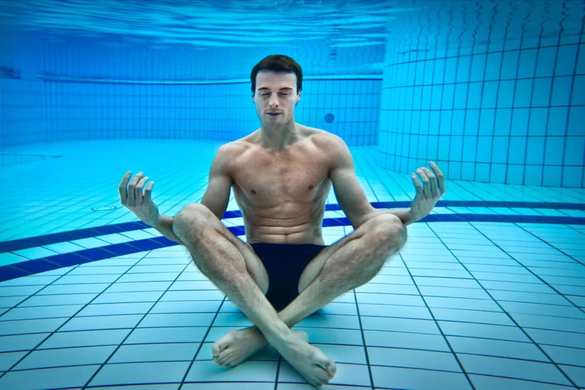Croatian Freediver Holds Breath for 29 Minutes Underwater