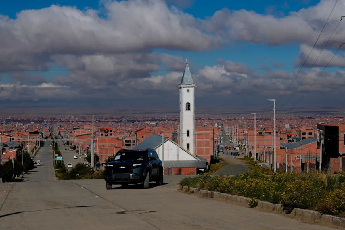 Bolivia's Fuel Crisis Sparks 570% Electric Car Boom - Image 4