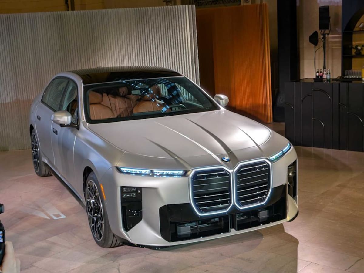 BMW's 2027 Electric i7 Gets 350-Mile Range, 28-Min Charge - Image 2