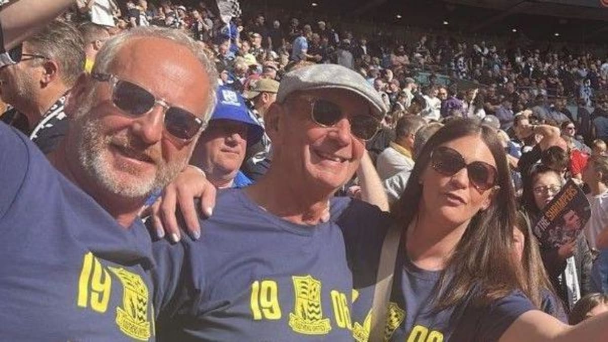Julian Wantling and family members smiling together at pub before Southend United final