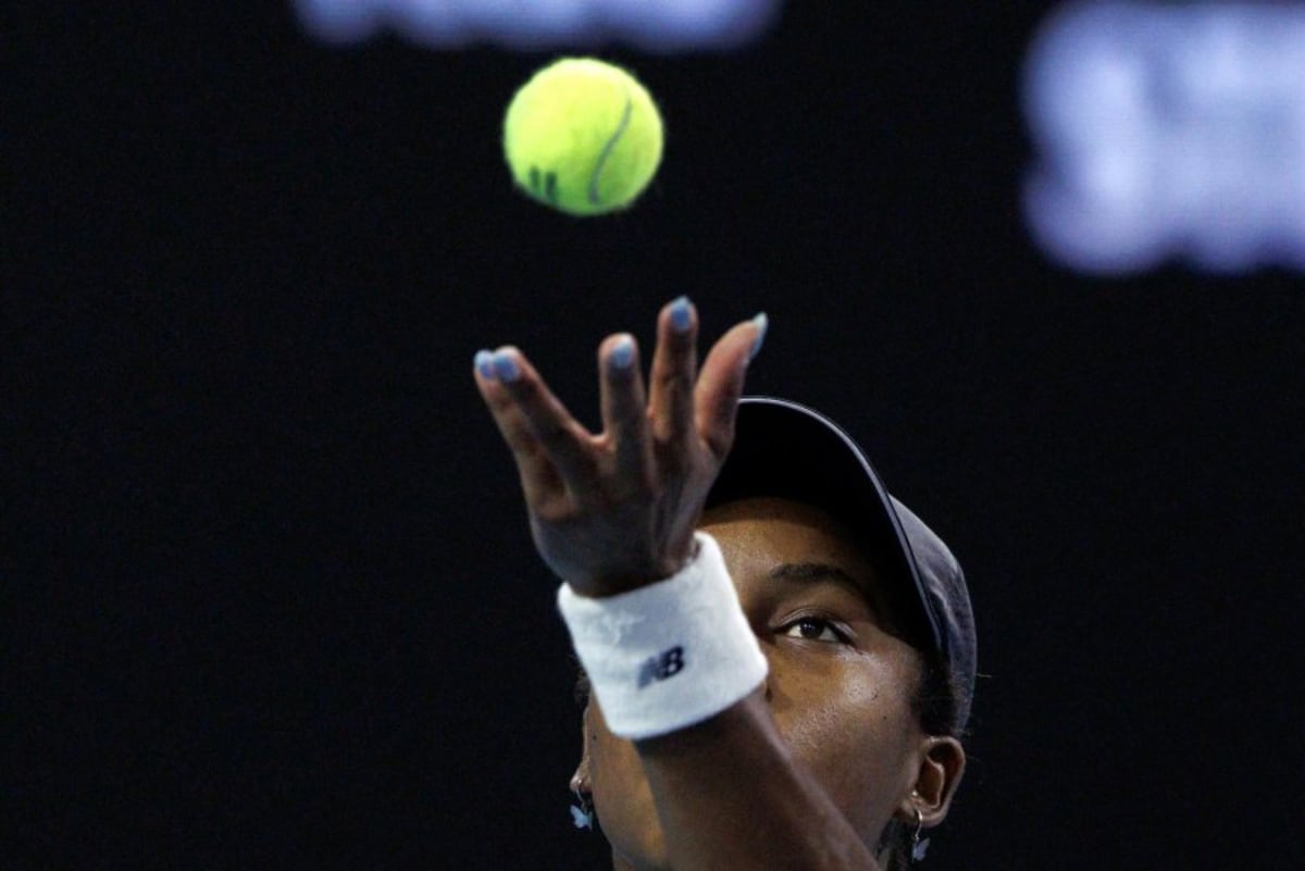 Coco Gauff serving during her quarterfinal victory over Belinda Bencic at Miami Open
