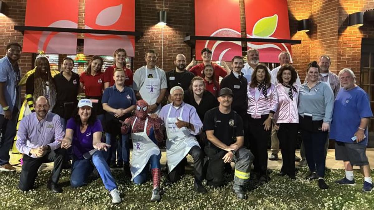 Athens Waiters Raise $6,510 for Cancer Support