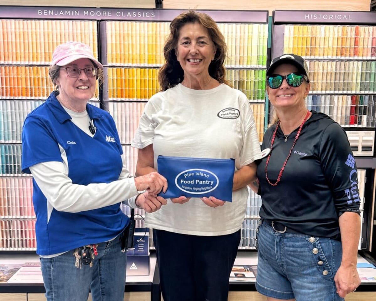 Hardware Store BBQ Raises $500 for Pine Island Food Pantry - Image 2