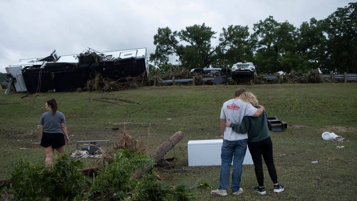 Texas Volunteers Rebuild After Back-to-Back Floods - Image 3