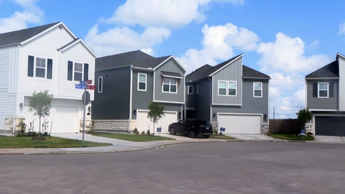 Texas Volunteer Rebuilds 34 Homes After Second Major Flood - Image 3