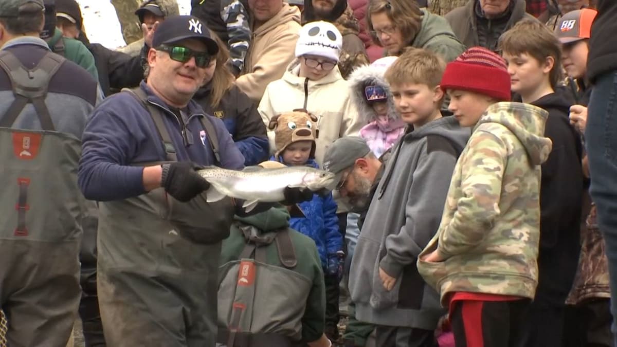 Perinton VFW Seeks 100 Volunteers for Cemetery Restoration - Image 3