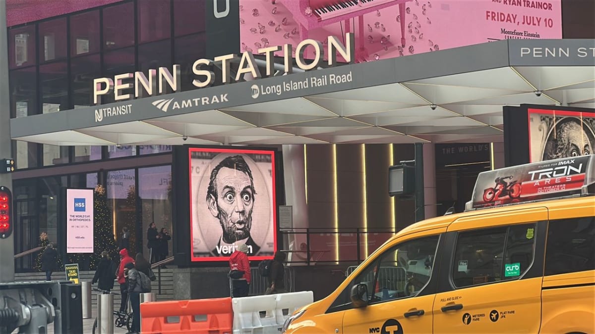 NYC Transit Returns 3,000 Lost Items Monthly to Owners - Image 3
