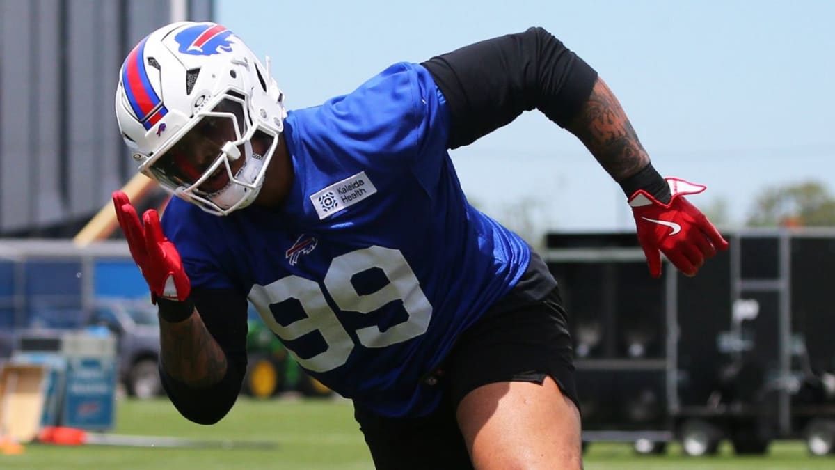 Olympic Gold Medalist Hayley Scamurra Visits Bills Practice - Image 3