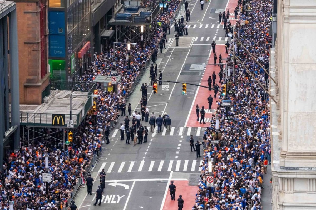 Knicks Win First Title in 53 Years, Celebrate with NYC - Image 4