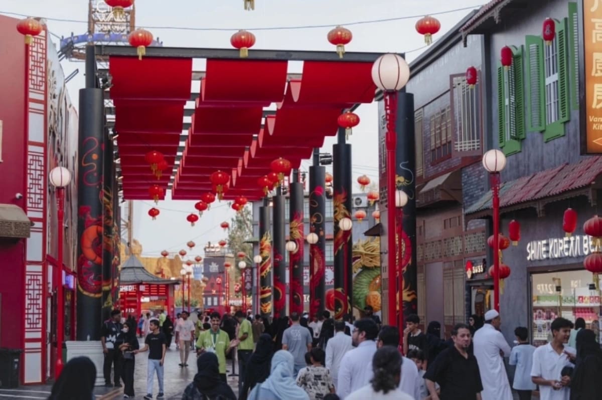 Modern Saudi Arabian tourism destination with visitors exploring new infrastructure and cultural attractions