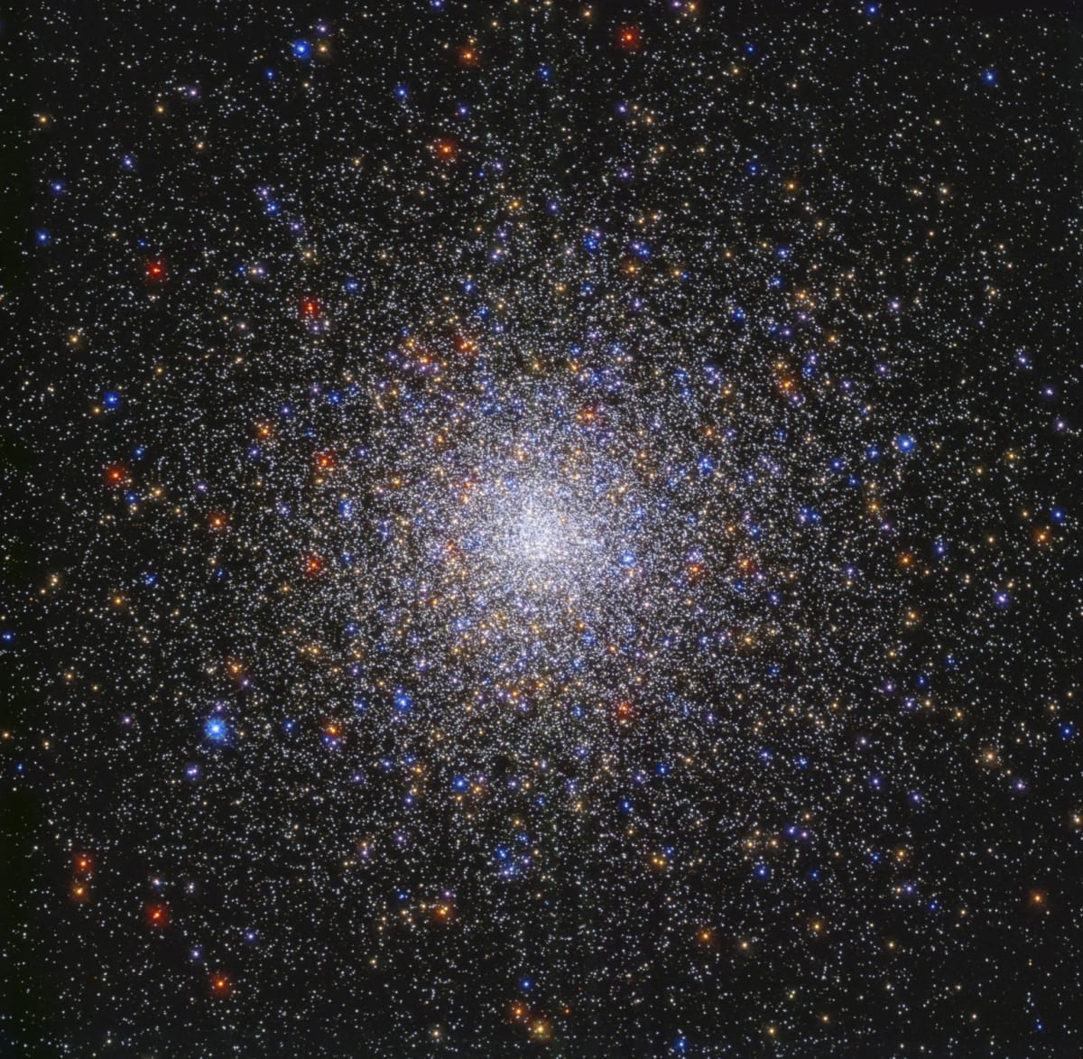 Hubble Captures 500,000 Stars in Stunning Cosmic Display - Image 5