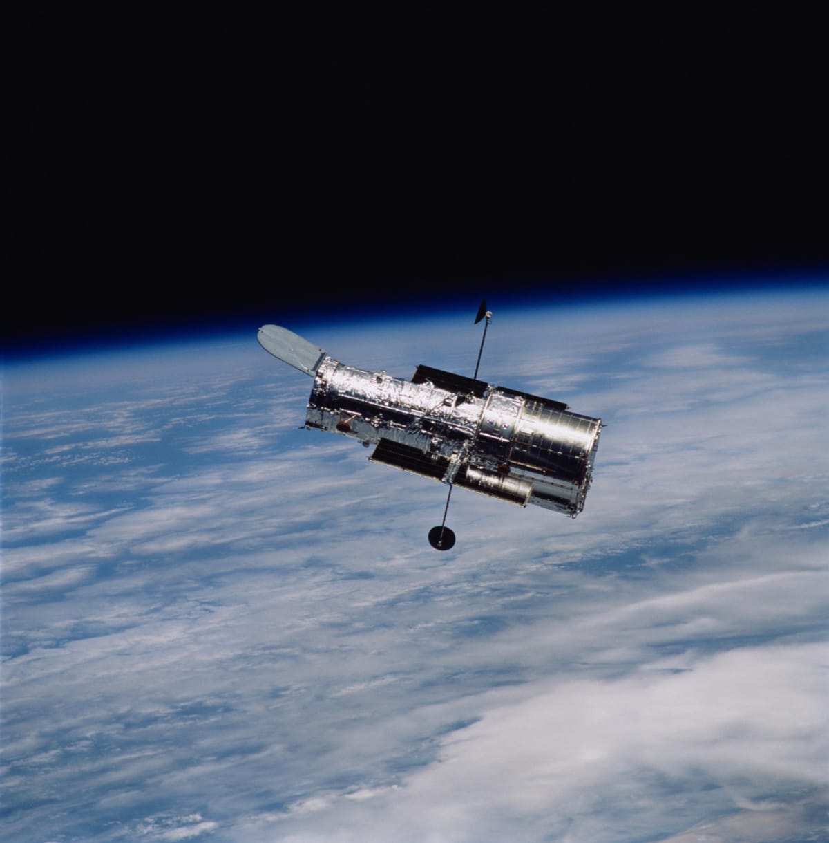 Hubble Spots Galaxy on 200-Million-Year Journey - Image 4