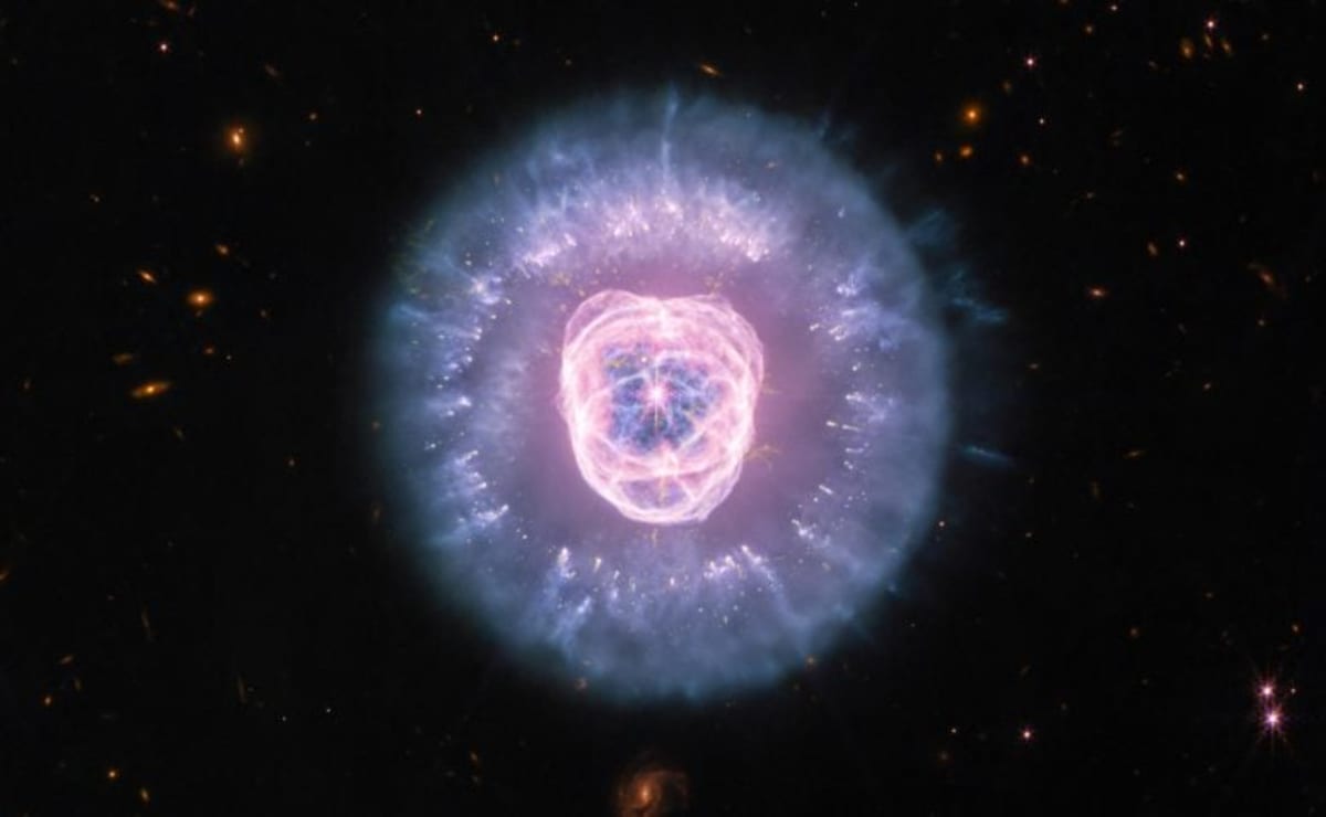 Webb Telescope Captures Dying Star's 'Cosmic Lion' Portrait