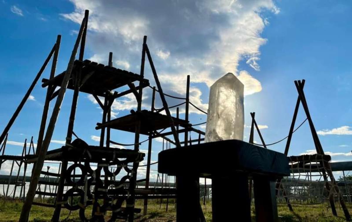 Chimps Love Crystals Just Like Our Ancient Ancestors Did - Image 4