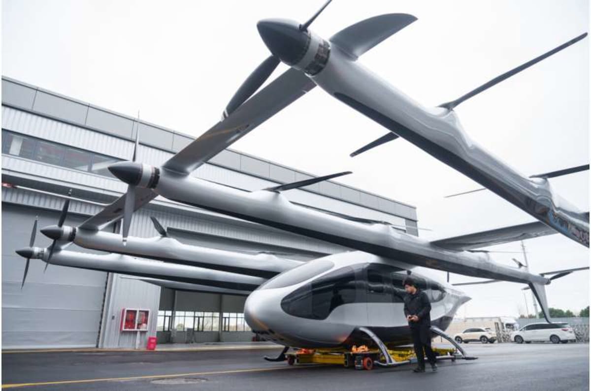 China's 10-Seat Electric Aircraft Takes Flight in Shanghai - Image 3