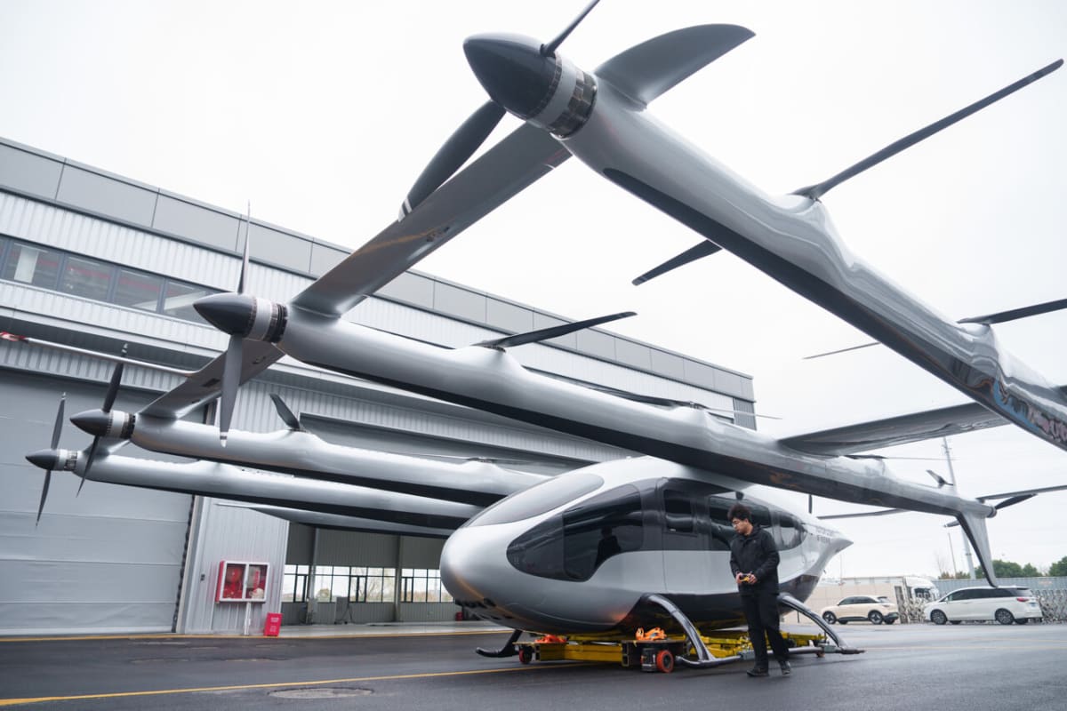 China's 10-Seat Electric Aircraft Takes Flight in Shanghai - Image 2