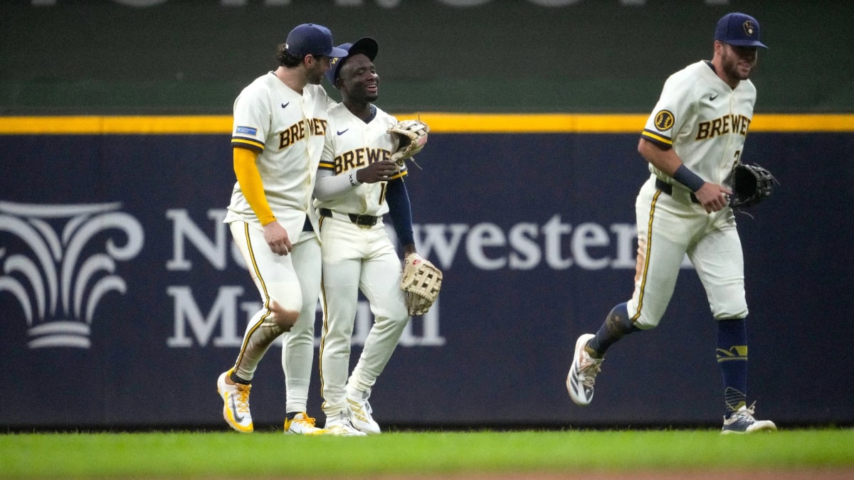 Milwaukee Brewers players celebrating historic 22-0 shutout victory over Seattle Mariners at home stadium