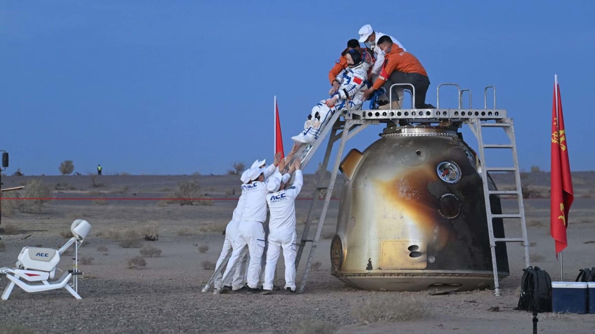 Chinese space capsule landing in Inner Mongolia desert after record seven-month orbital mission