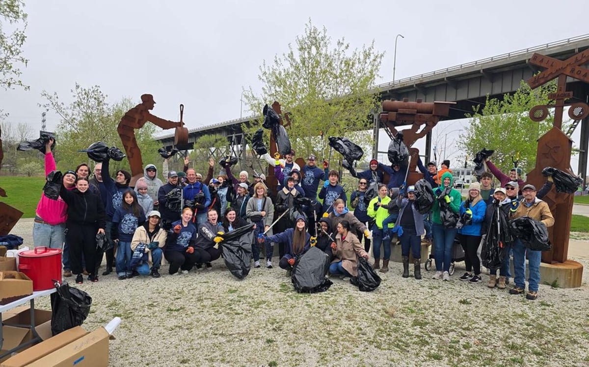 Milwaukee Sets Record: 4,923 Volunteers Clean River in One Day - Image 3