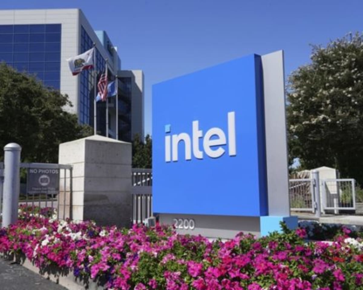 Chip Breakthrough Cuts AI Energy Use, Boosts Computing Power - Image 3