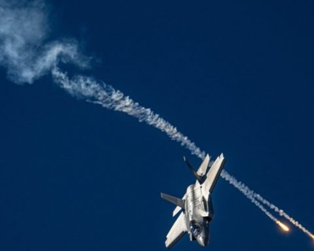 Chip Breakthrough Cuts AI Energy Use, Boosts Computing Power - Image 5