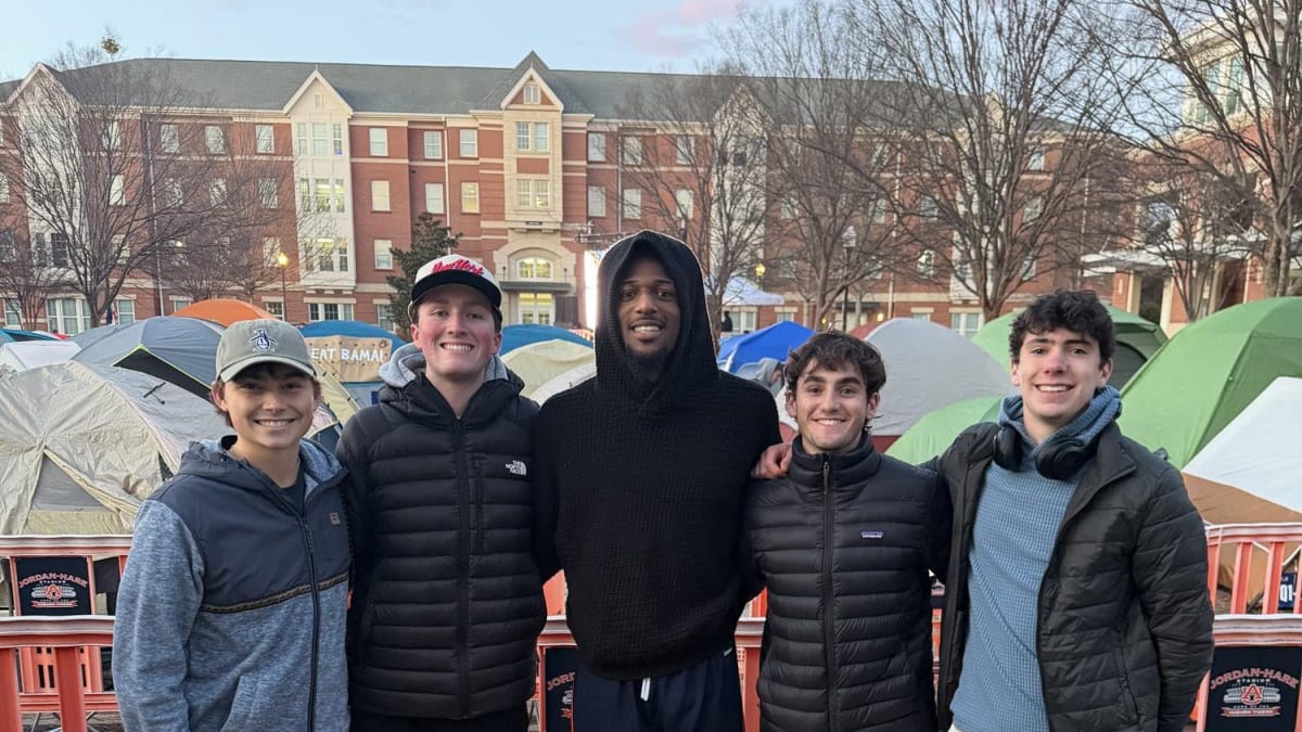 Auburn Students Answer the Call to Serve Their Community - Image 4